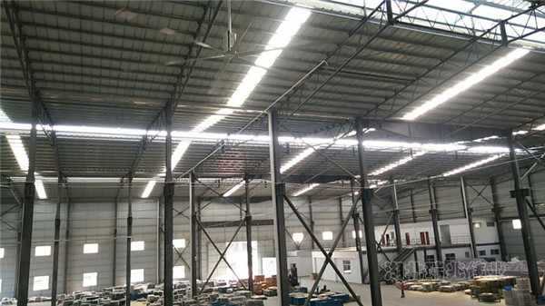 瑞泰風(fēng)扇機(jī)組合,大型鋼結(jié)構(gòu)廠房,高大型廠房車(chē)間,通風(fēng)降溫設(shè)備,大型工業(yè)風(fēng)扇，瑞泰風(fēng)工業(yè)大風(fēng)扇